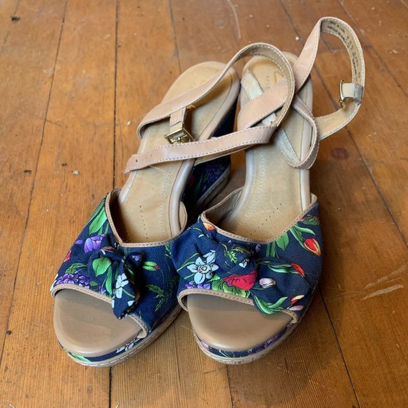 Clarks Artisan Amelia Floral Open Toe Wedges - Picture 1 of 3